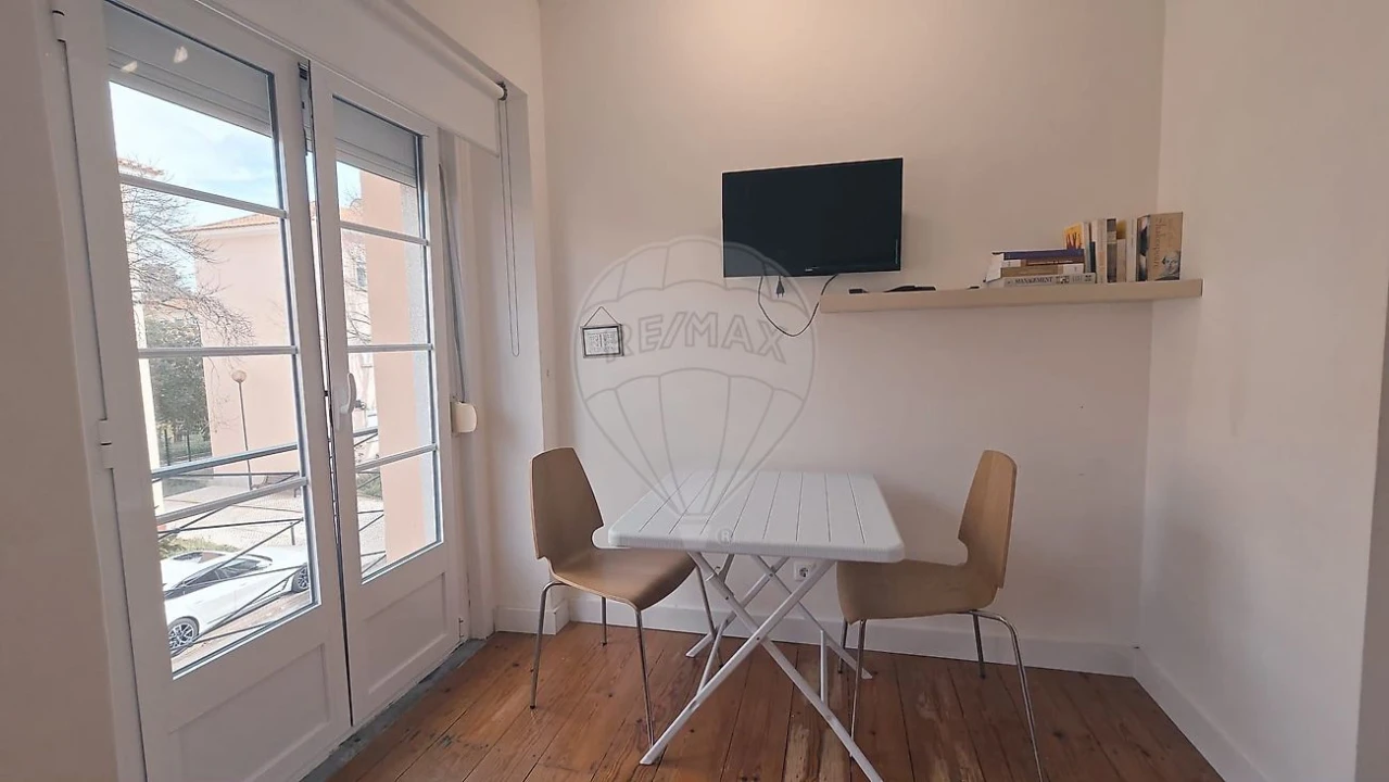 Apartamento T1 para Arrendamento em Alvalade Foto 15