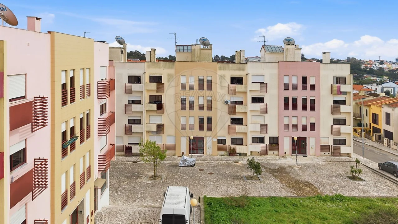 Apartamento T3 para Venda em Charneca de Caparica e Sobreda Foto 20