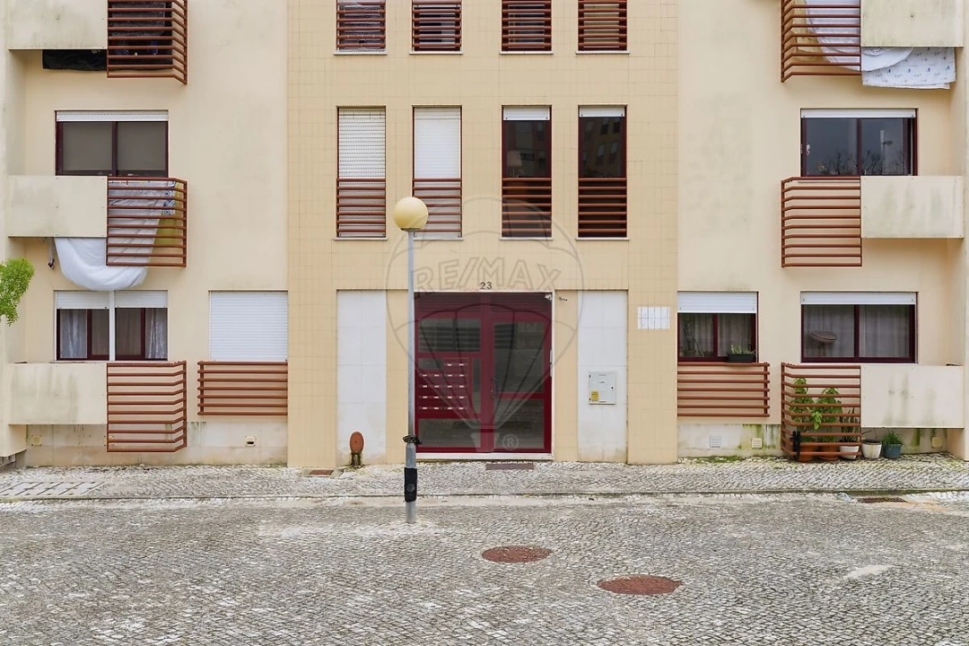Apartamento T3 para Venda em Charneca de Caparica e Sobreda Foto 19