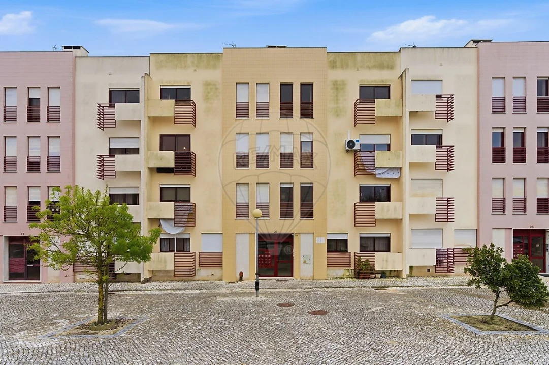 Apartamento T3 para Venda em Charneca de Caparica e Sobreda Foto 18