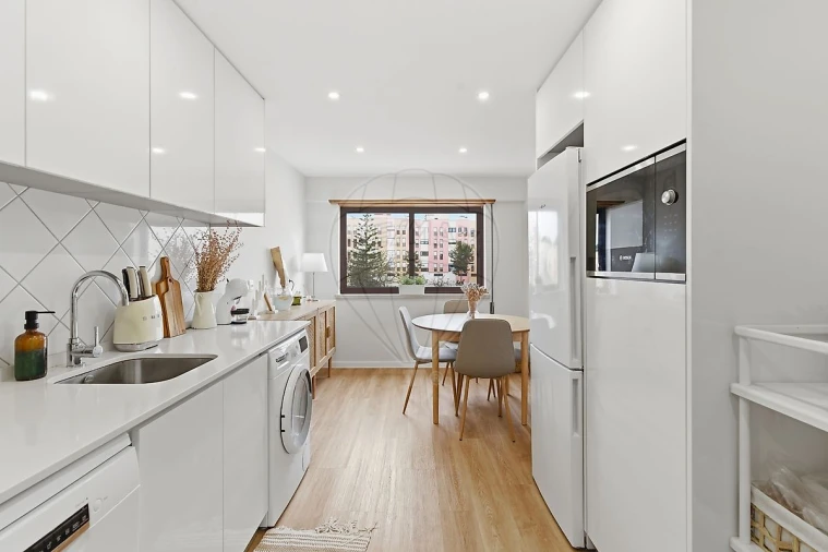 Apartamento T3 para Venda em Charneca de Caparica e Sobreda Foto 9