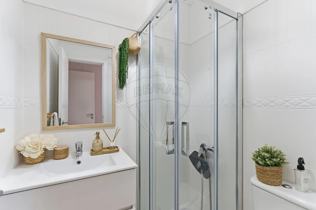 Apartamento T3 para Venda em Charneca de Caparica e Sobreda Foto 4