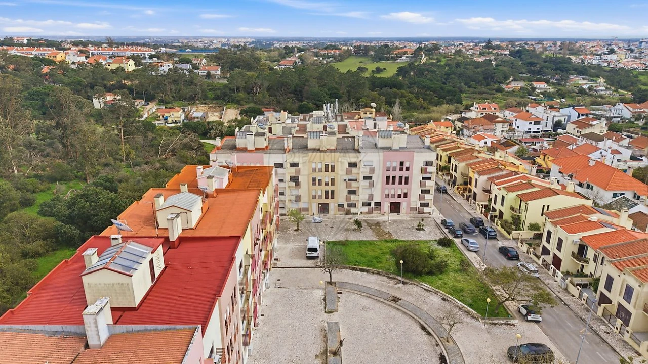 Apartamento T3 para Venda em Charneca de Caparica e Sobreda Foto 22
