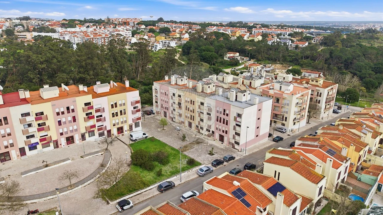 Apartamento T3 para Venda em Charneca de Caparica e Sobreda Foto 21