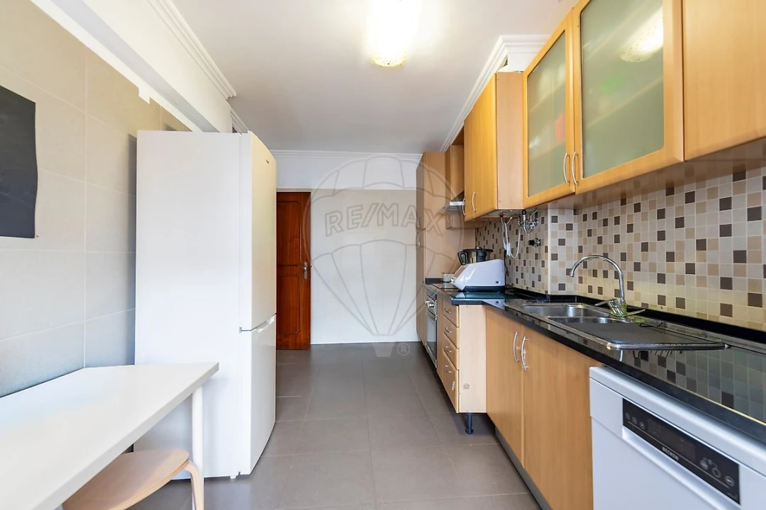 Apartamento T2 para Venda em Massamá e Monte Abraão Foto 6