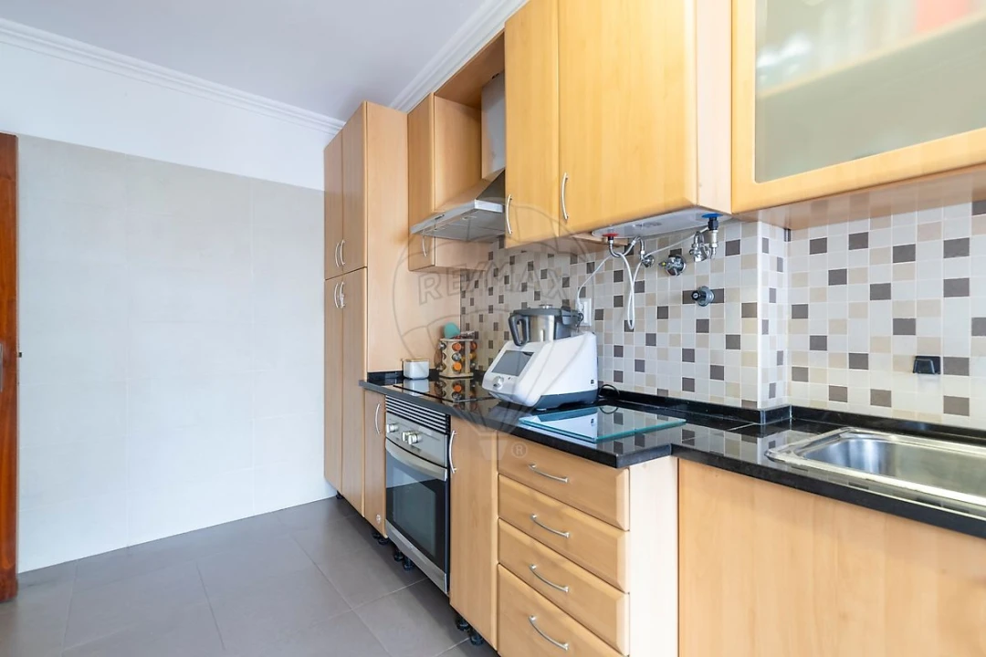 Apartamento T2 para Venda em Massamá e Monte Abraão Foto 7