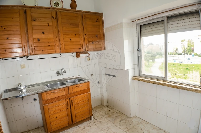 Apartamento T2 para Venda em Queluz e Belas Foto 5