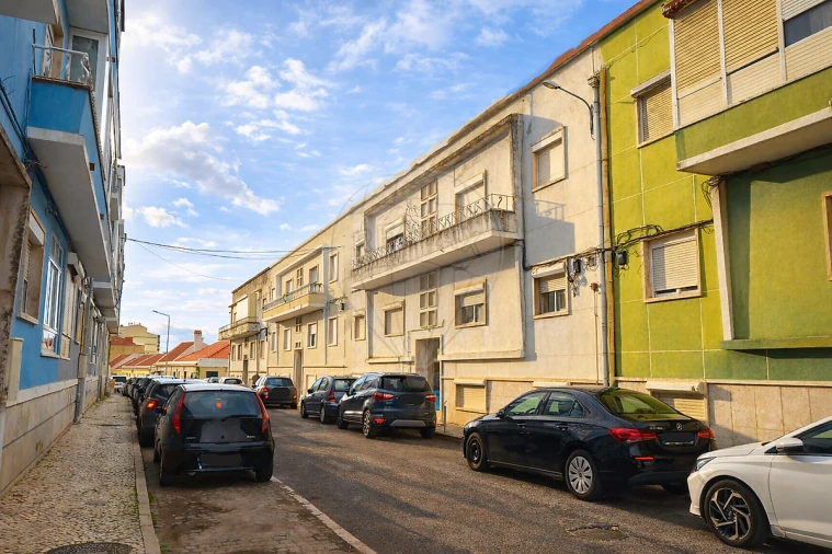 Apartamento T2 para Venda em Queluz e Belas Foto 2