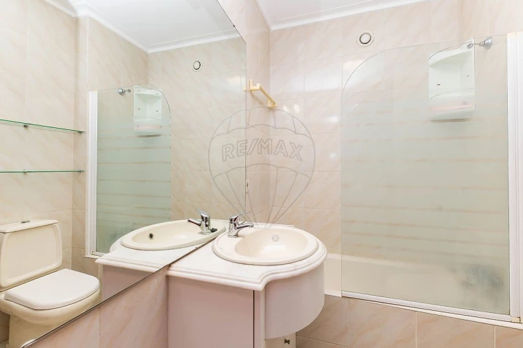 Apartamento T2 para Arrendamento em Mafamude e Vilar do Paraíso Foto 32