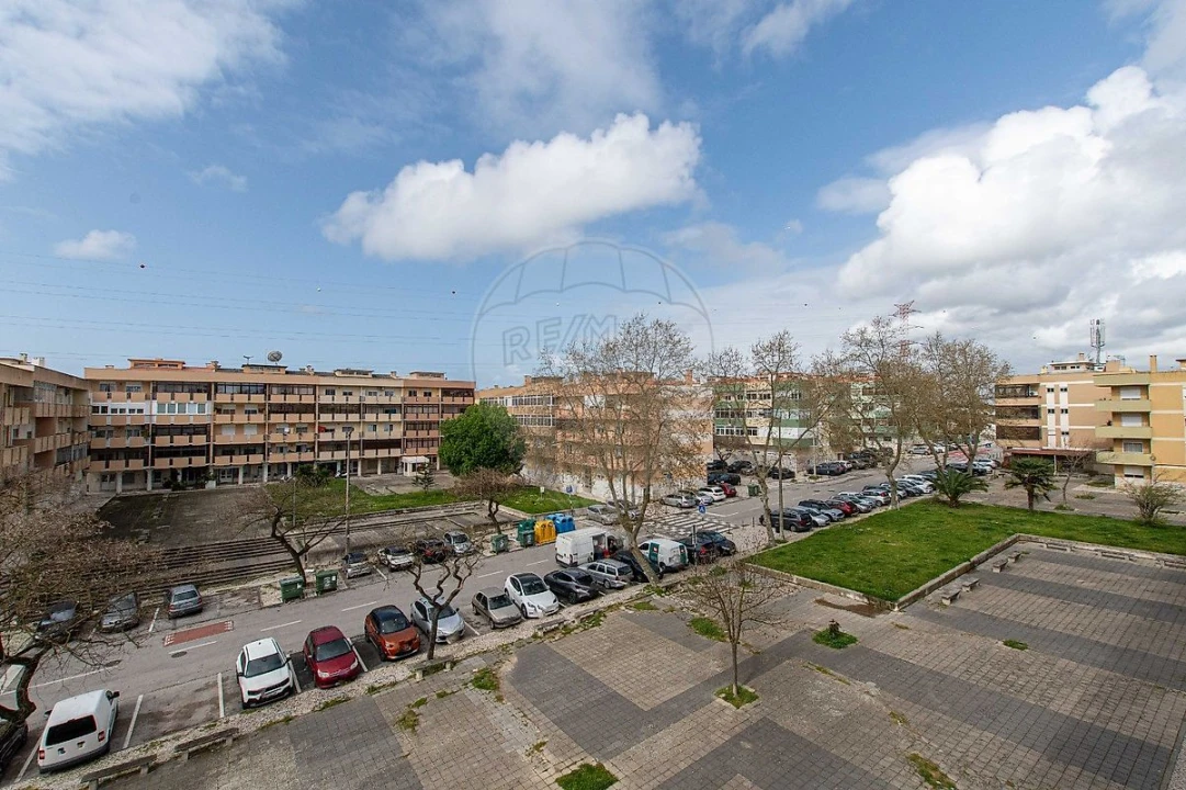 Apartamento T2 para Venda em Charneca de Caparica e Sobreda Foto 13