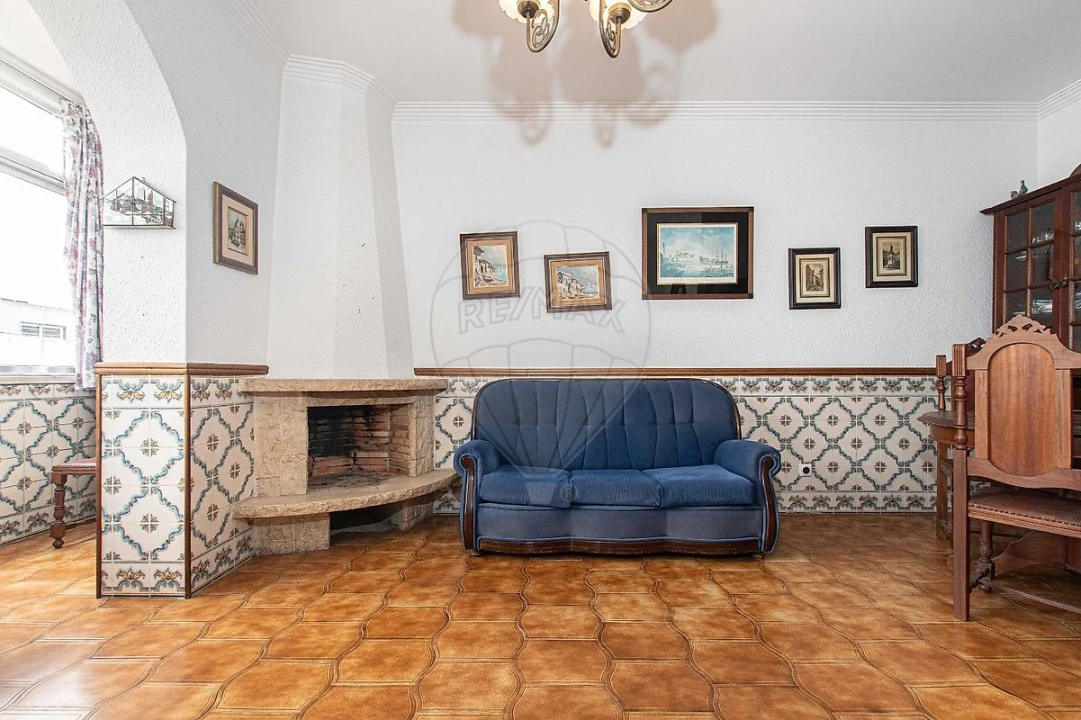 Apartamento T2 para Venda em Charneca de Caparica e Sobreda Foto 1