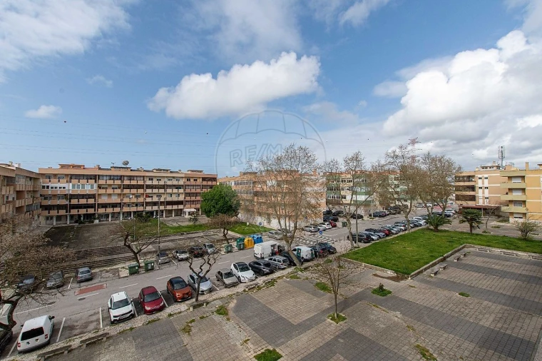 Apartamento T2 para Venda em Charneca de Caparica e Sobreda Foto 13