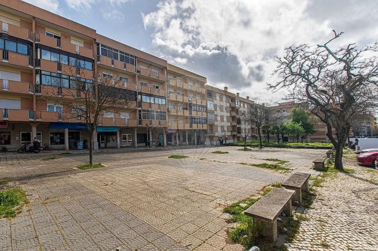 Apartamento T2 para Venda em Charneca de Caparica e Sobreda Foto 4