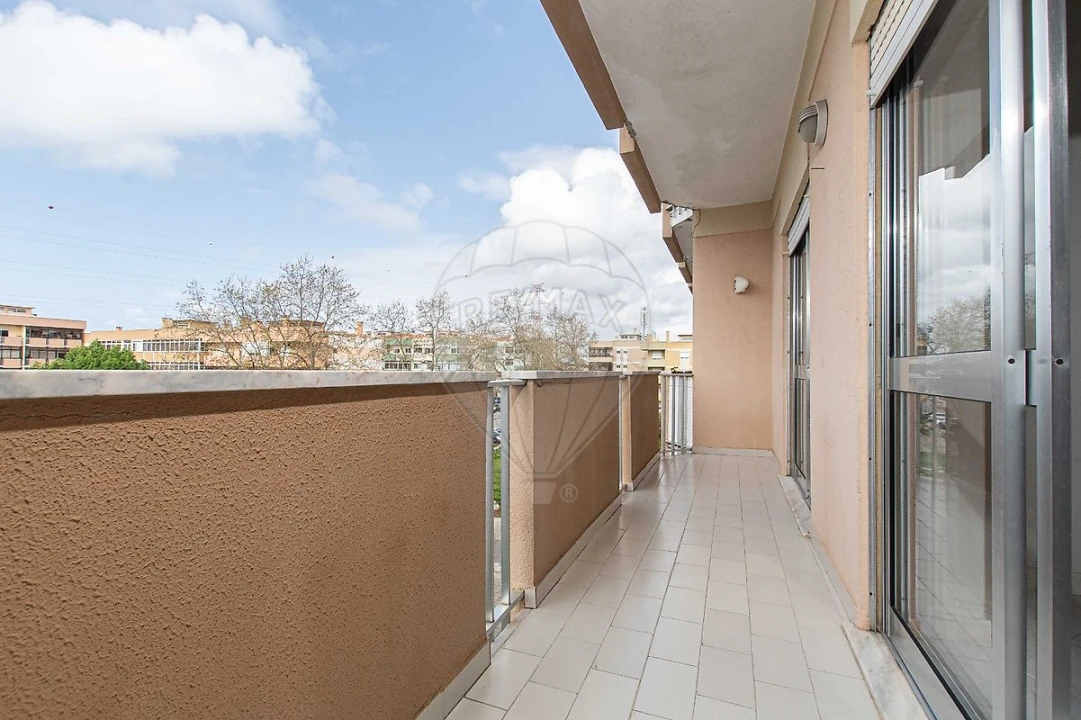 Apartamento T2 para Venda em Charneca de Caparica e Sobreda Foto 9