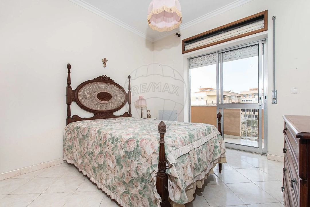 Apartamento T2 para Venda em Charneca de Caparica e Sobreda Foto 8