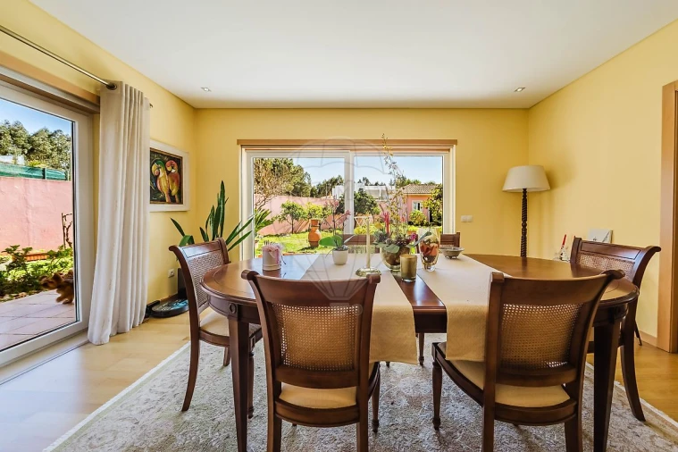 Moradia T4 para Venda em Rio Maior Foto 1