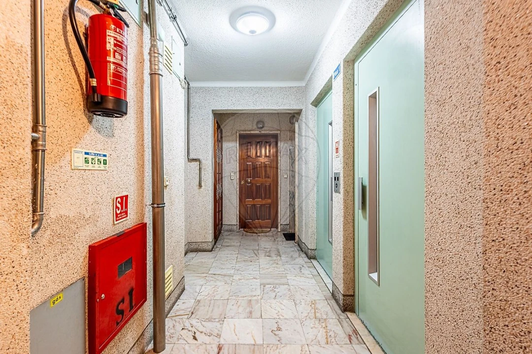 Apartamento T2 para Venda em Agualva e Mira-Sintra Foto 23