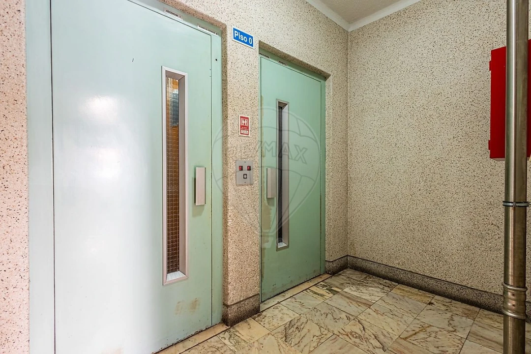 Apartamento T2 para Venda em Agualva e Mira-Sintra Foto 22