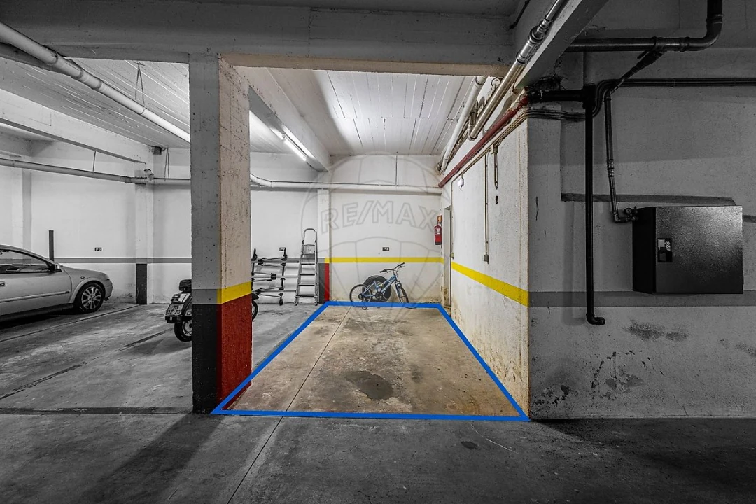 Apartamento T2 para Venda em Agualva e Mira-Sintra Foto 17