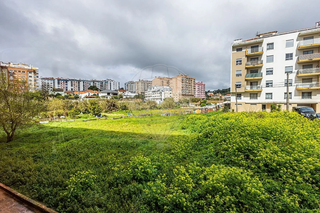 Apartamento T2 para Venda em Agualva e Mira-Sintra Foto 13