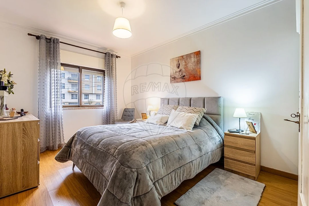 Apartamento T2 para Venda em Agualva e Mira-Sintra Foto 8