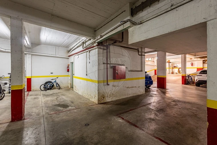 Apartamento T2 para Venda em Agualva e Mira-Sintra Foto 18