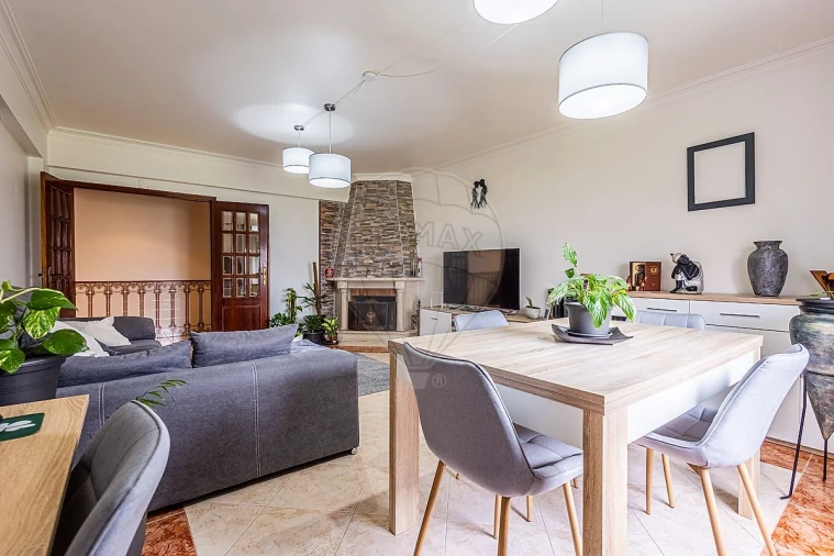 Apartamento T2 para Venda em Agualva e Mira-Sintra Foto 28