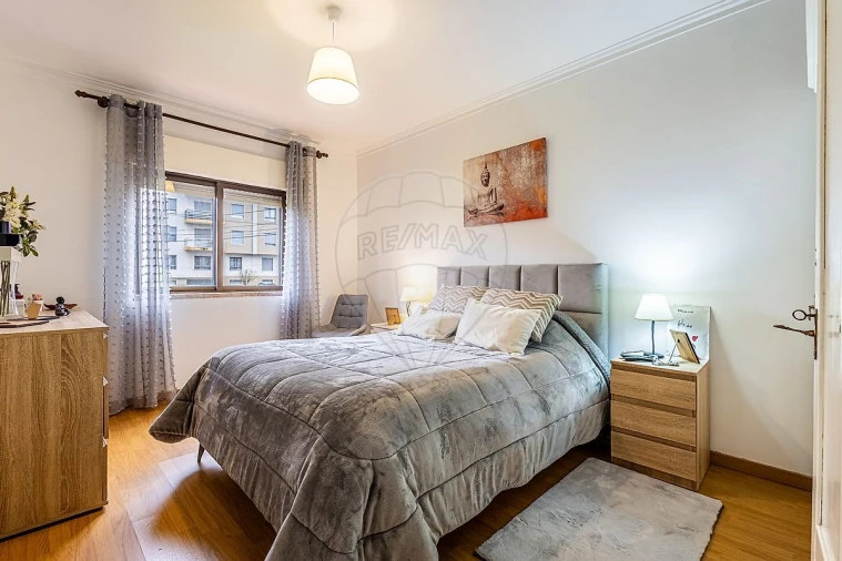 Apartamento T2 para Venda em Agualva e Mira-Sintra Foto 8