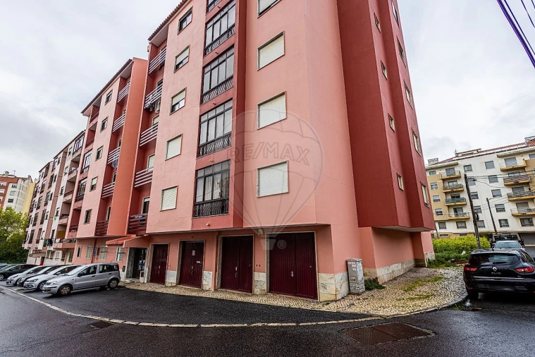 Apartamento T2 para Venda em Agualva e Mira-Sintra Foto 16