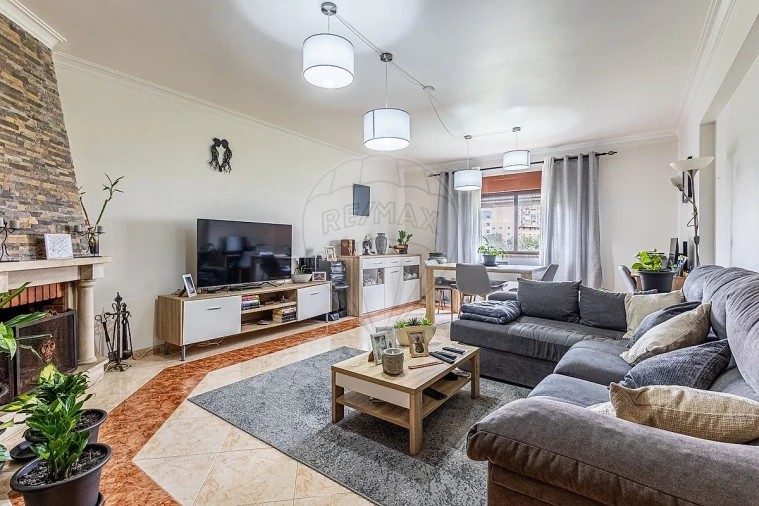 Apartamento T2 para Venda em Agualva e Mira-Sintra Foto 27