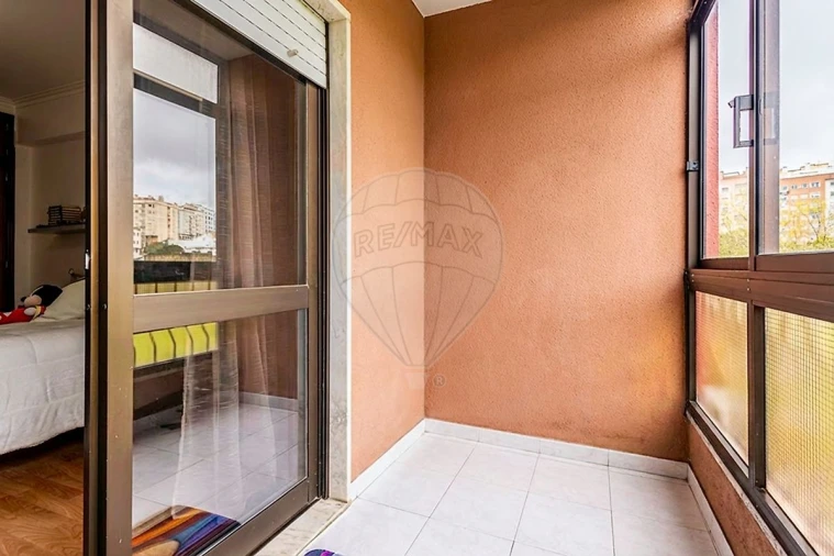 Apartamento T2 para Venda em Agualva e Mira-Sintra Foto 11