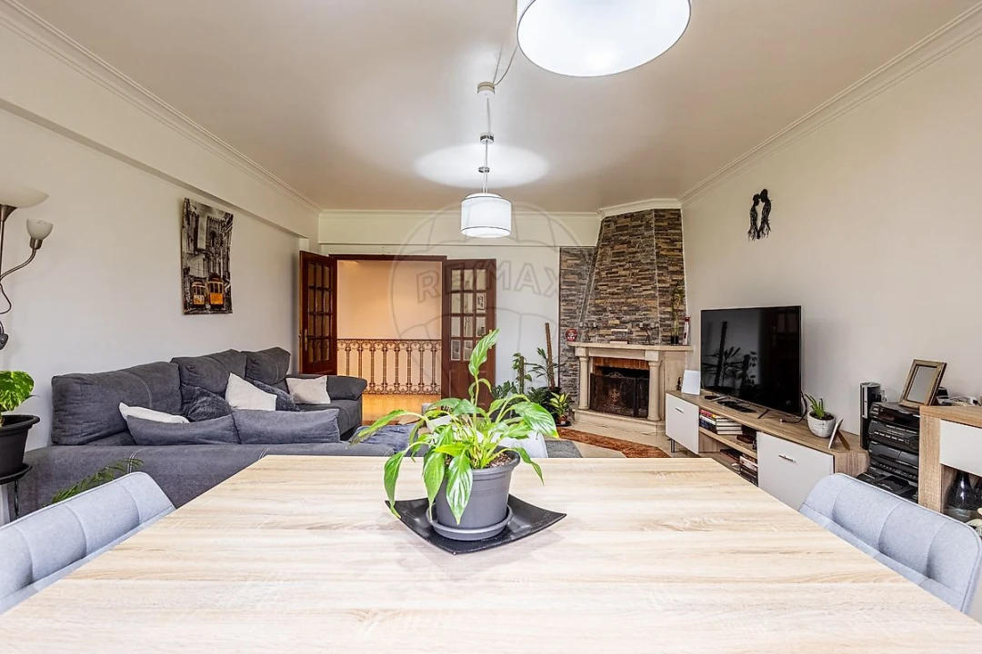 Apartamento T2 para Venda em Agualva e Mira-Sintra Foto 30