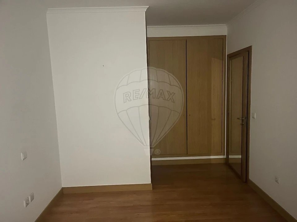 Apartamento T2 para Venda em Santa Maria da Feira, Travanca, Sanfins e Espargo Foto 1