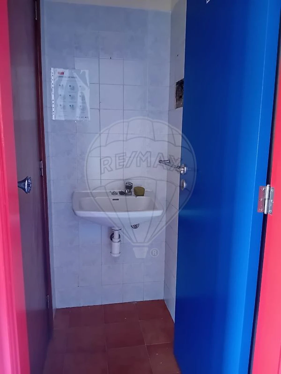 Loja para Arrendamento em Serzedo e Perosinho Foto 9