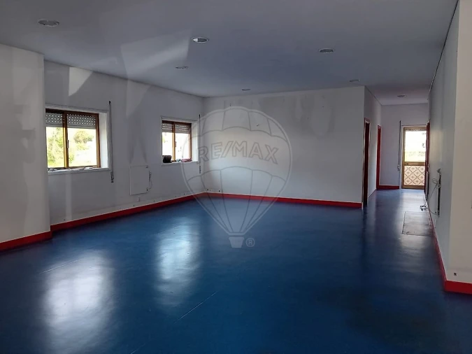 Loja para Arrendamento em Serzedo e Perosinho Foto 2