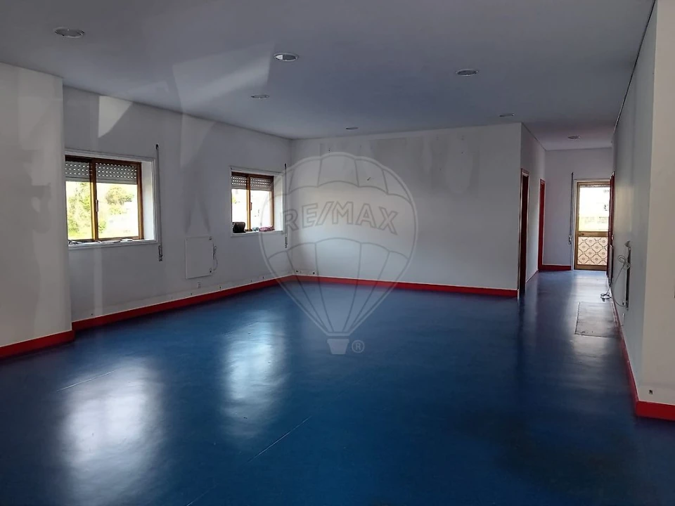 Loja para Arrendamento em Serzedo e Perosinho Foto 2