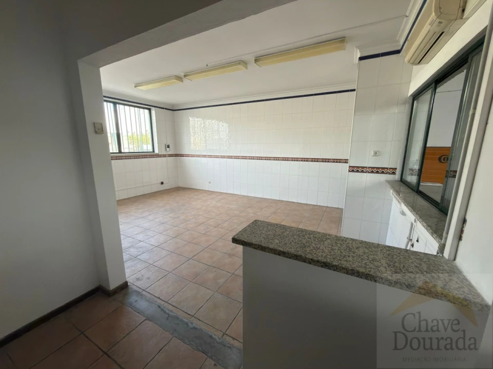 Armazém para Venda em Taveiro, Ameal e Arzila Foto 15