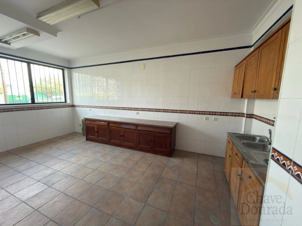 Armazém para Venda em Taveiro, Ameal e Arzila Foto 19