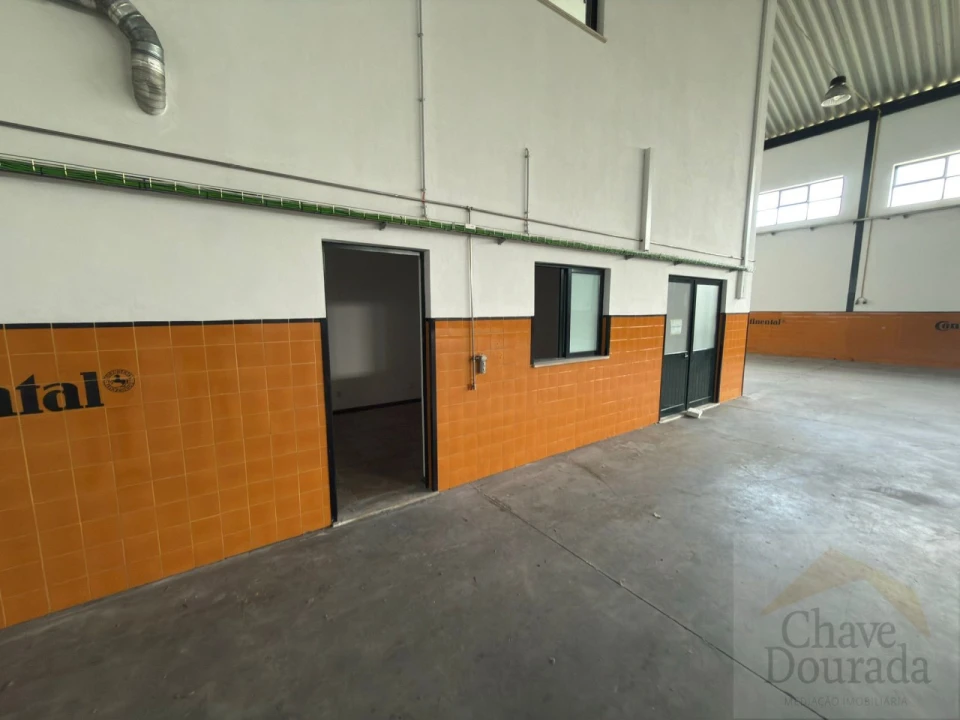 Armazém para Venda em Taveiro, Ameal e Arzila Foto 20