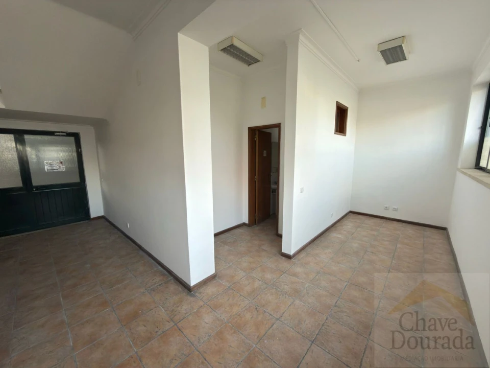 Armazém para Venda em Taveiro, Ameal e Arzila Foto 23