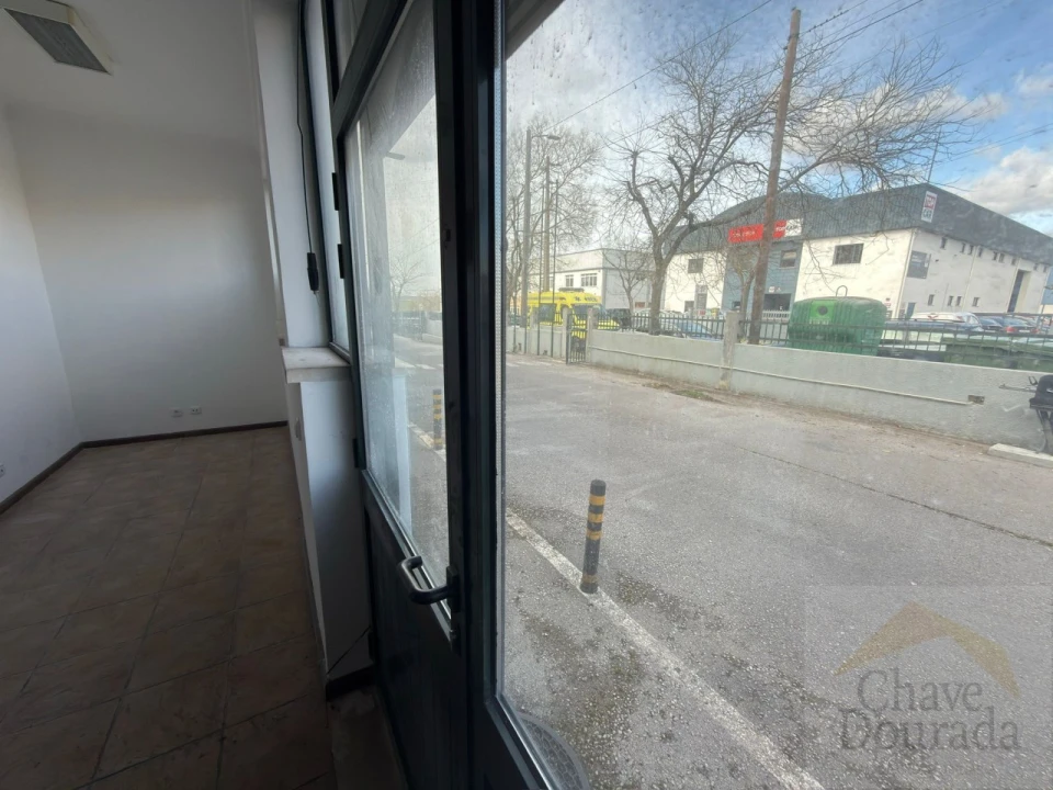 Armazém para Venda em Taveiro, Ameal e Arzila Foto 24