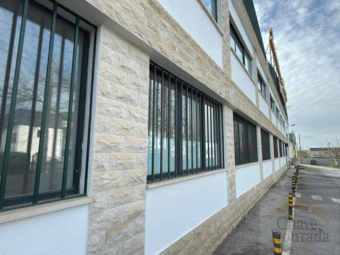 Armazém para Venda em Taveiro, Ameal e Arzila Foto 3