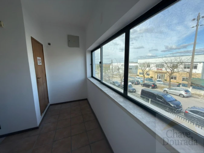 Armazém para Venda em Taveiro, Ameal e Arzila Foto 5