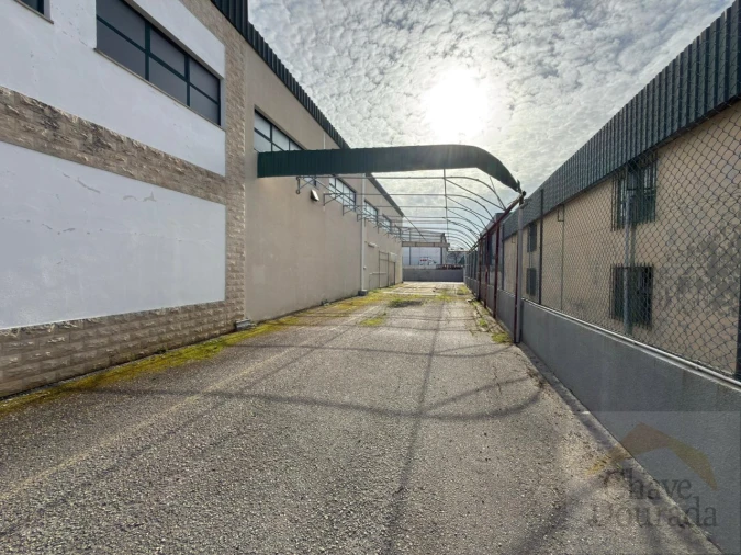 Armazém para Venda em Taveiro, Ameal e Arzila Foto 6