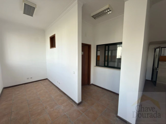 Armazém para Venda em Taveiro, Ameal e Arzila Foto 10