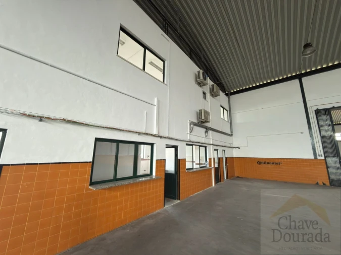 Armazém para Venda em Taveiro, Ameal e Arzila Foto 13