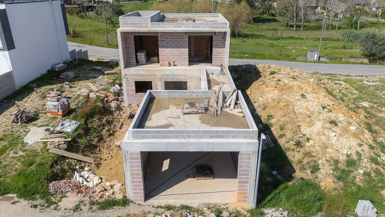 Moradia T4 para Venda em Amoreira da Gândara, Paredes do Bairro e Ancas Foto 2