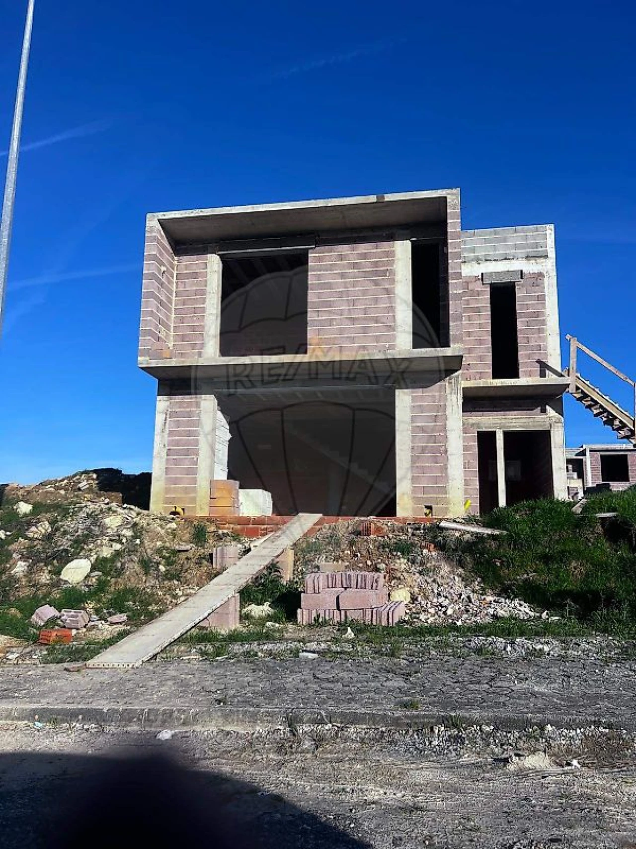 Moradia T4 para Venda em Amoreira da Gândara, Paredes do Bairro e Ancas Foto 1