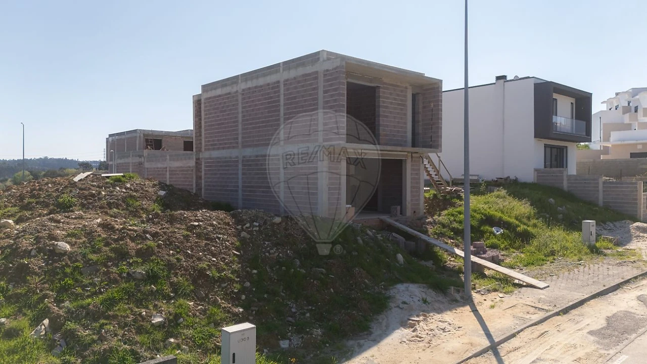 Moradia T4 para Venda em Amoreira da Gândara, Paredes do Bairro e Ancas Foto 8