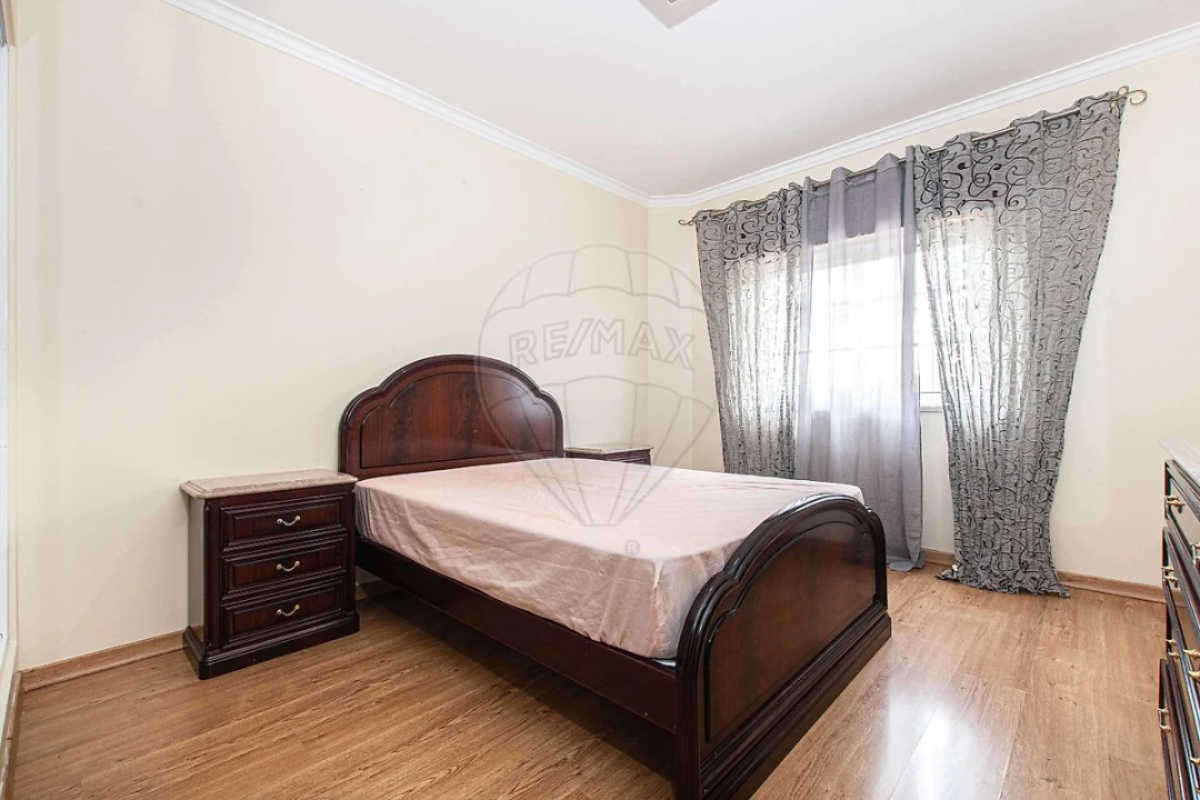 Apartamento T3 para Arrendamento em Alverca do Ribatejo e Sobralinho Foto 2